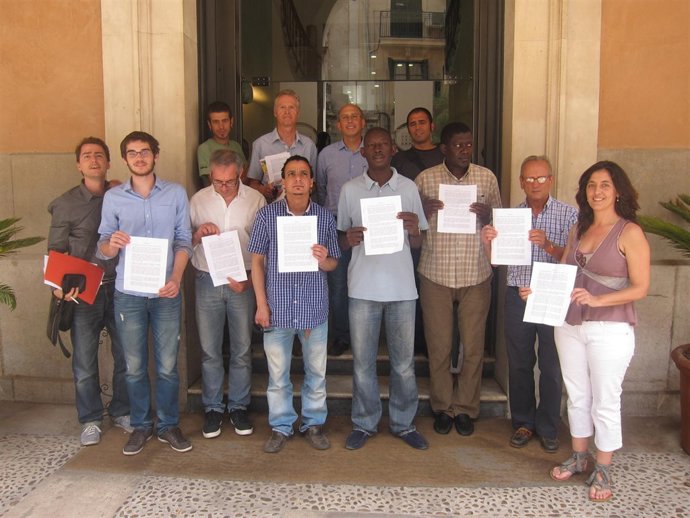 Firmantes Del Manifiesto De Mallorquines De Adopción