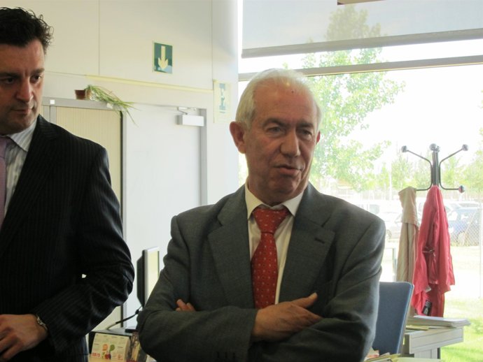 El Consejero De Economía Y Empleo Del Gobierno De Aragón, Francisco Bono.