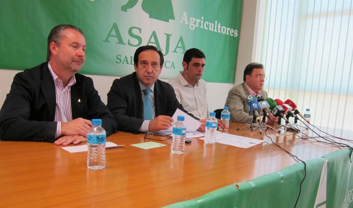 Pedro Barato, Segundo Por La Izquierda, En La Sede De Asaja Salamanca 