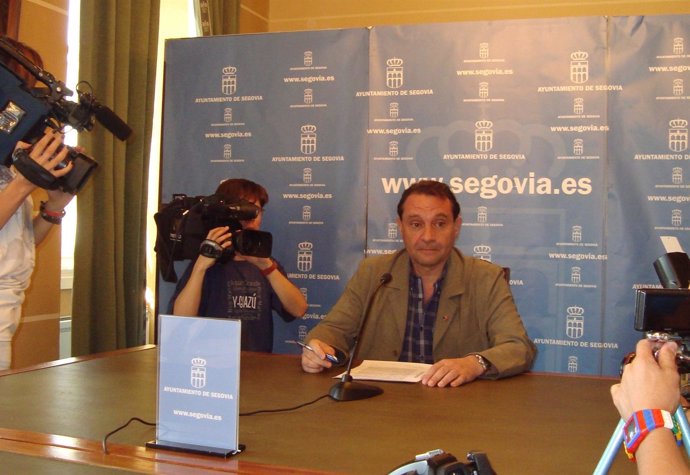 El Alcalde De Segovia, En Rueda De Prensa. 