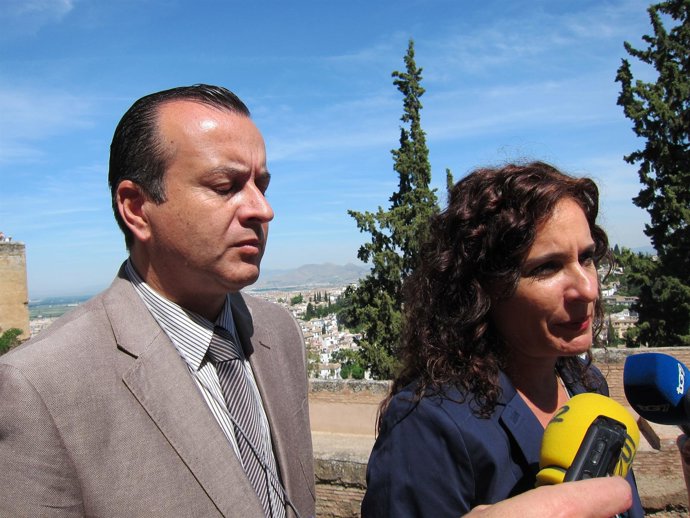 Consejera De Salud, María Jesús Montero, Con El Delegado Higinio Almagro