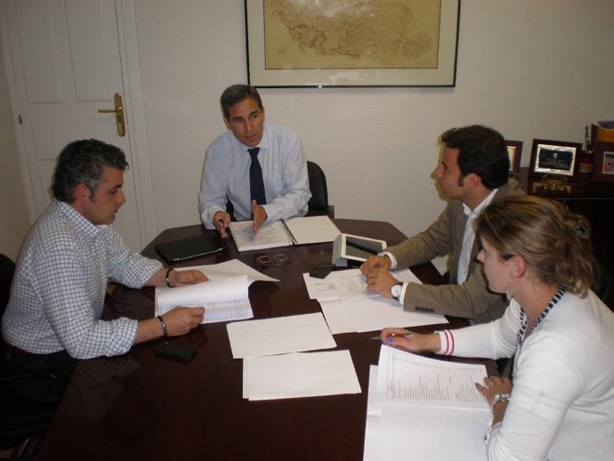 Los Procuradores Segovianos, En La Sede Del PP. 