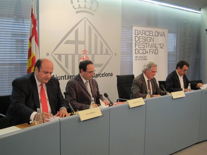 Pau Herrera (BCD) , t.alcalde J.Ciurana, alcalde X.Trias y Miquel Espinet (FAD)