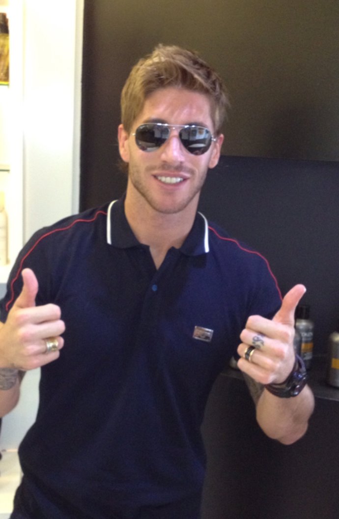 Sergio Ramos se corta el pelo 