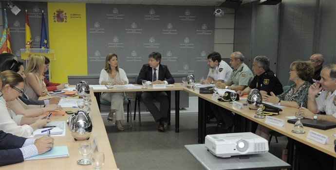 Sánchez De León Presidiendo La Junta De Seguridad Por El Gran Premio F1