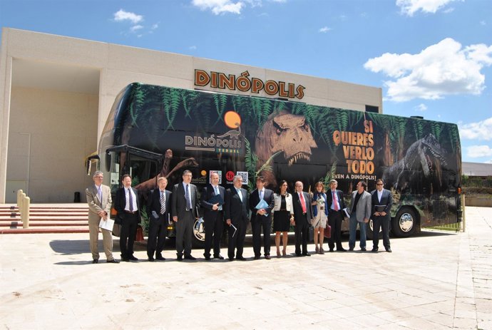 El Autobús De Dinópolis Que Recorrerá España Este Verano