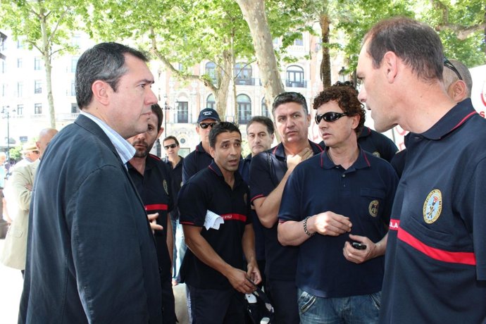 Encuentro De Espadas Con Los Bomberos