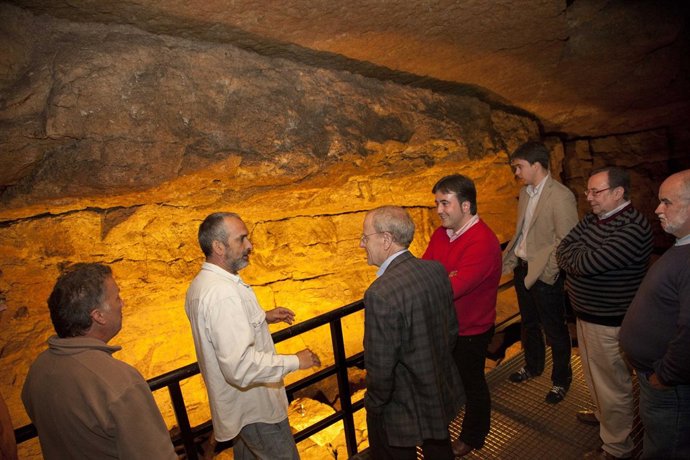 Visita A La Cueva De El Pendo