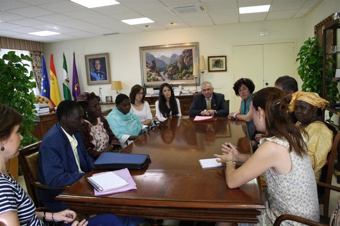 El Rector Con La Delegación De Mali