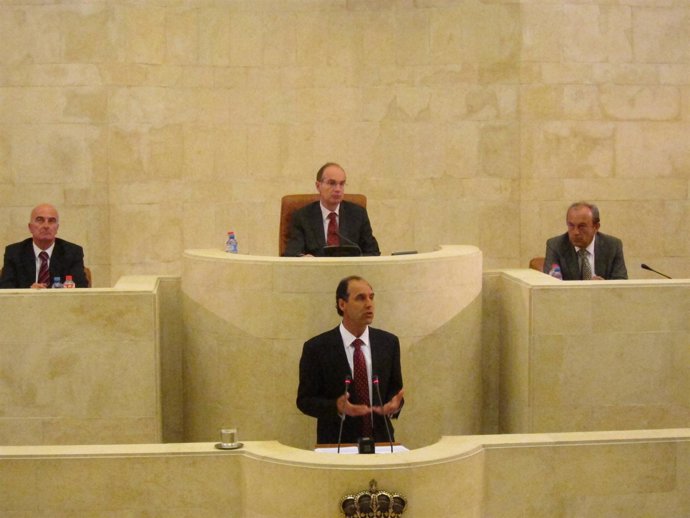 Ignacio Diego En El Parlamento De Cantabria