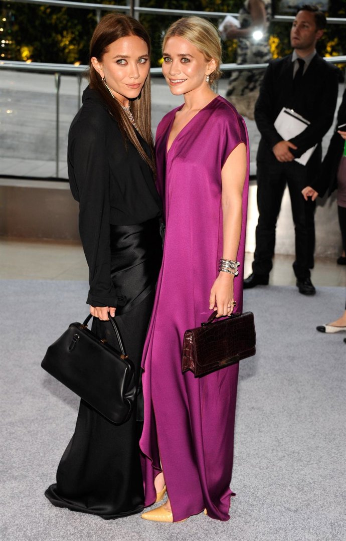 Posado de Mary Kate y Ashley Olsen en la gala CFDA 