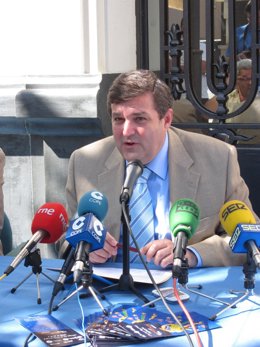 El Rector De La UHU, Francisco J. Martínez. 