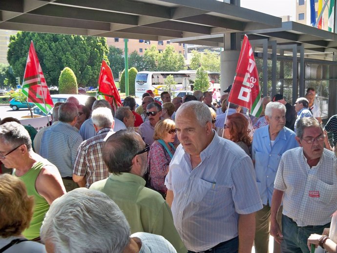 Francisco Carbonero En Una Concentración De Pensionistas En Sevilla