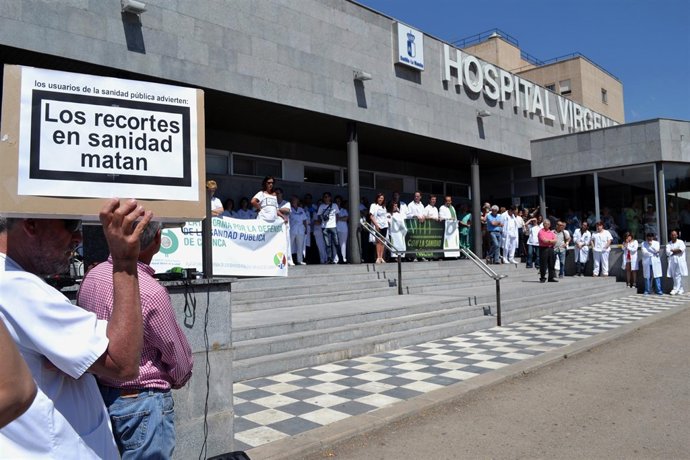 Concentración Ante El Hospital Conquense