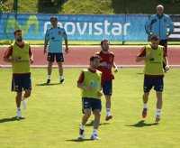 Fútbol/Selección.- Cesc Fábregas completa su primer entrenamiento antes de poner rumbo a Polonia 