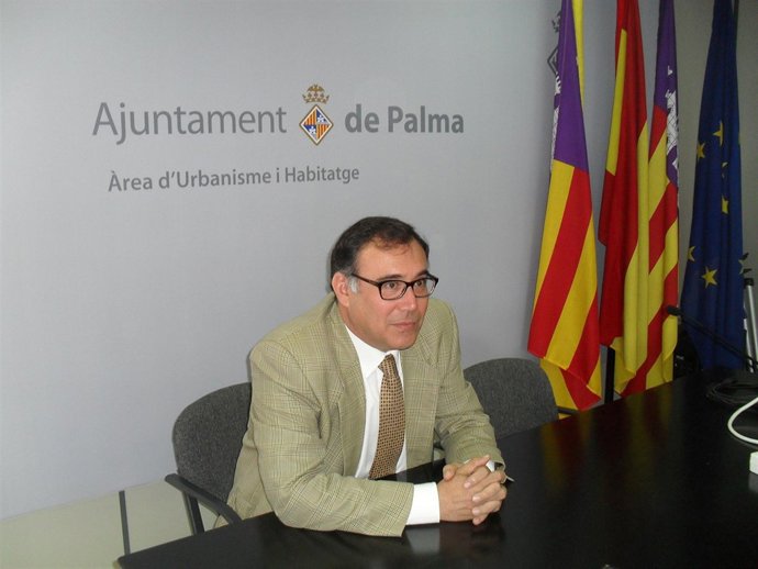 Tomeu Abad En Un Momento De La Rueda De Prensa