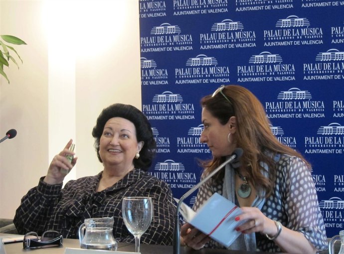 La Cantante Montserrat Caballé, Junto A Su Hija Montserrat Martí