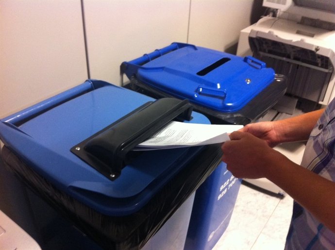 Reciclaje De Papel En La Candelaria