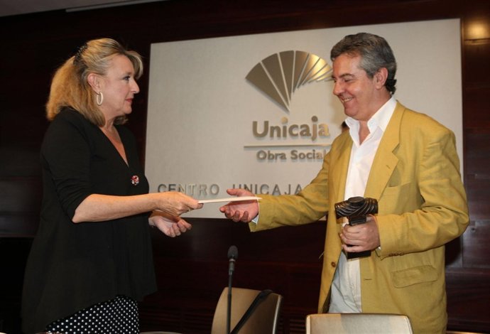 Entrega Del XXVII Premio De Poesía De Unicaja A Angel García