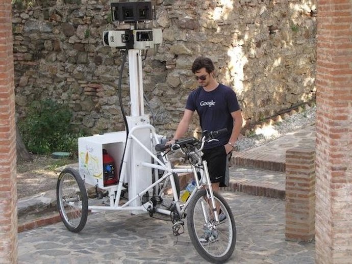 Google Tomando Imágenes En La Parte Antigua De Cáceres