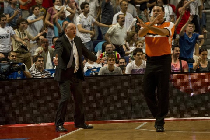 Pablo Laso Protestando A Los Arbitros