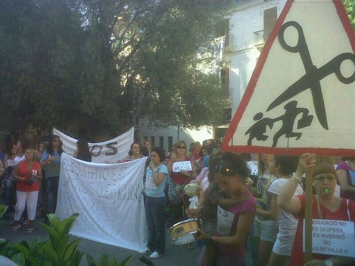 Cacerolada En La Plaza De Cort 