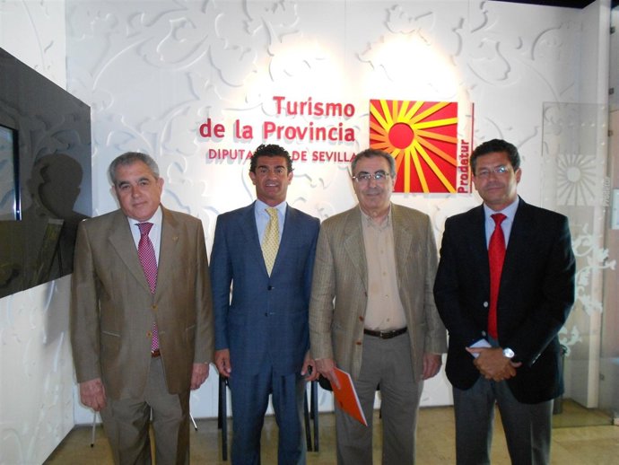 Firma Del Acuerdo Entre Empresarios Bodegueros Y Turísticos