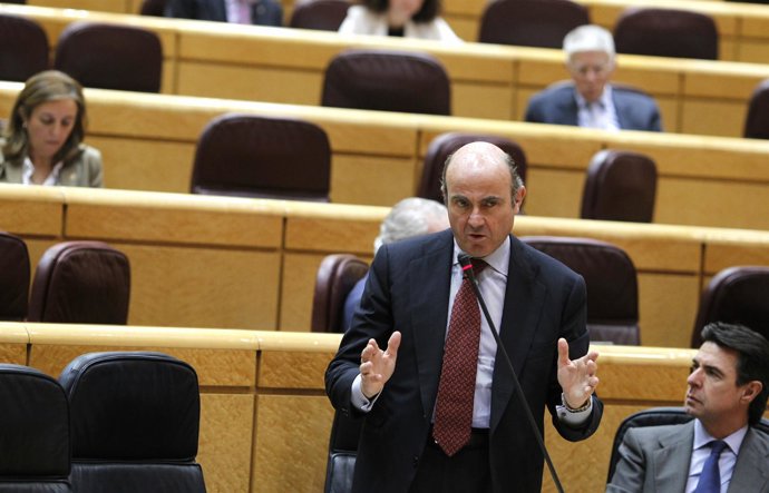 El Ministro De Economía, Luis De Guindos, En El Pleno Del Senado
