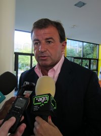 Bruselas promete a la Xunta estudiar "en detalle" la propuesta del arbitraje en las preferentes