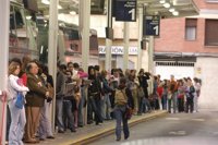 Las patronales de transporte de viajeros solicitan al Principado que intervenga para solucionar el conflicto
