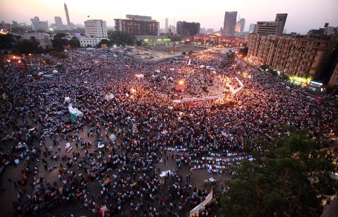 Los Egipcios Toman Tahrir En Protesta Por El Veredicto A Mubarack