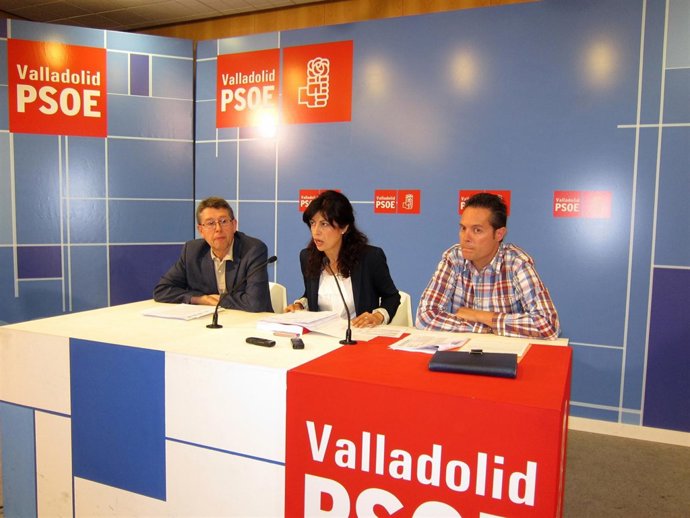 De Izquierda A Derecha, Los Procuradores Alonso, Redondo Y González