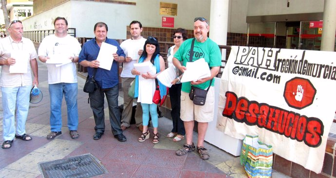 Representantes CCOO, UGT Y Plataforma De Afectados Por Hipotecas De La Región