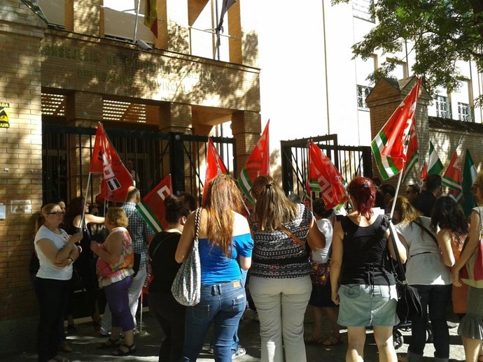 Concentración De Trabajadores De Dujonka