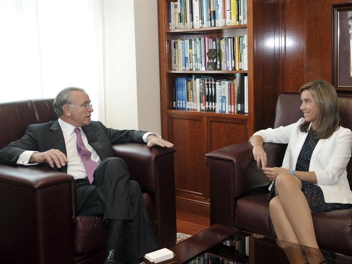 Isidro Fainé Y Ana Mato En La Comisión Fundaciones Y Obra Social De La CECA