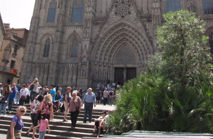 Turistas En Barcelona