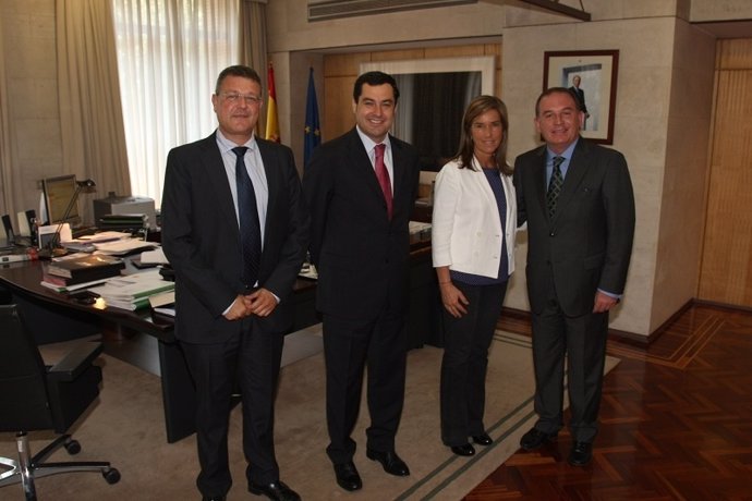 El alcalde de Vélez-Málaga se reúne con la ministra Ana Mato
