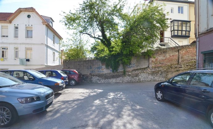 Calle La Montañesa Con Alejandro García