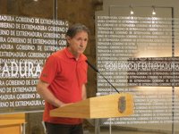 Escobar advierte a Monago de que "por mucho que se dulcifique" el proyecto de ley sobre gastos, su "voto sería negativo"