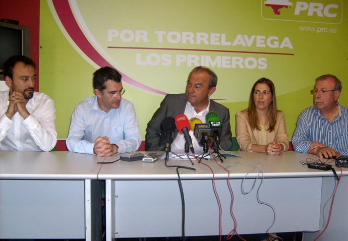 López Marcano En La Sede Del PRC De Torrelavega