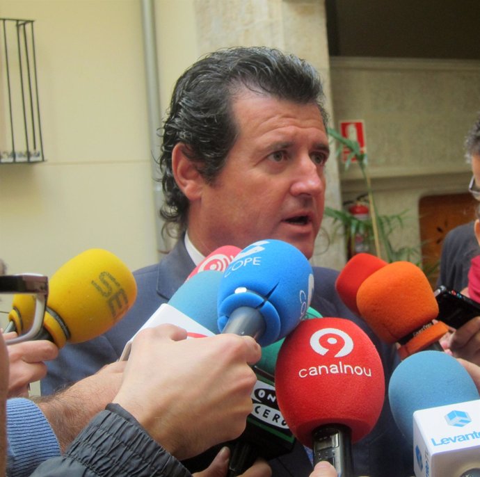 José Císcar atiende a los medios en imagen de archivo