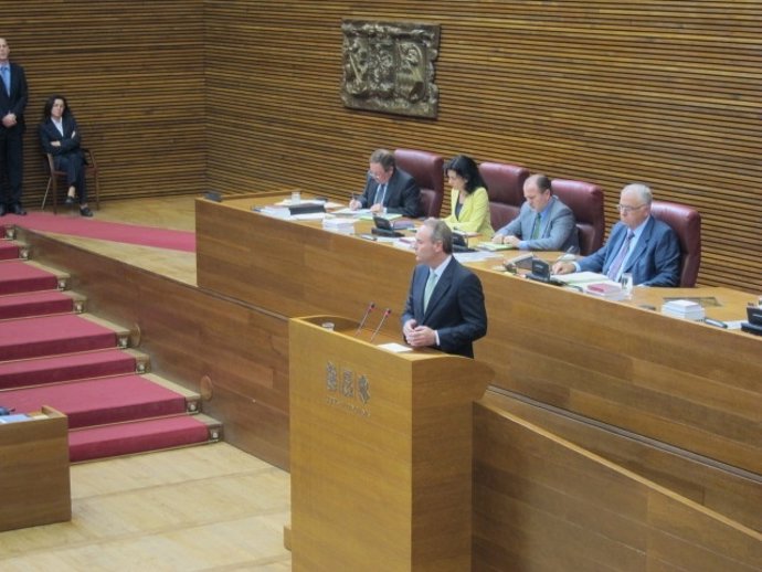 Fabra En La Tribuna De Las Corts