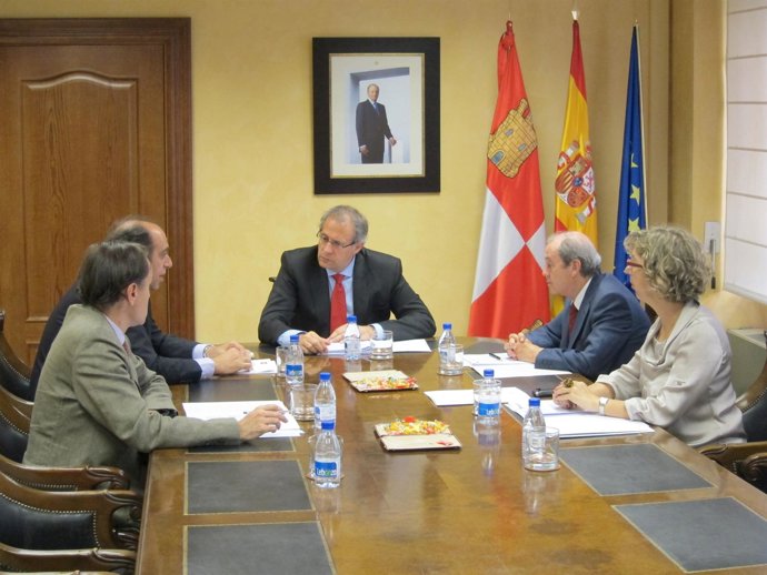 El Subdelegado De Gobierno Se Reúne Con La Cámara De Comercio Y La CVE