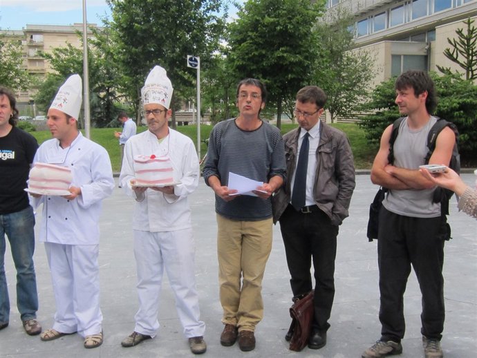 Alvarez Y Sánchez Junto A Otros Opositores Al TAV.