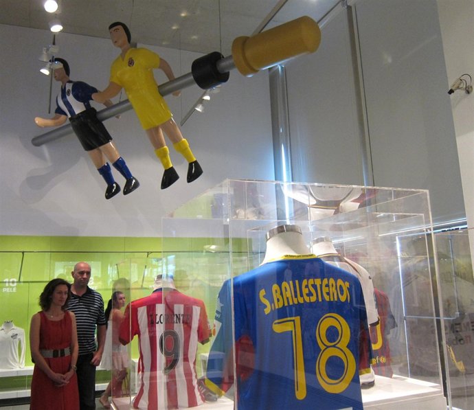 Exposición Sobre El Fútbol En El Muvim