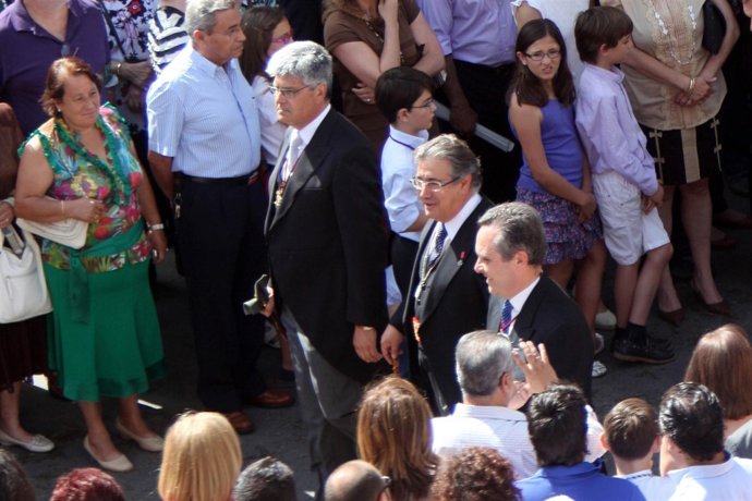 El Alcalde De Sevilla, Juan Ignacio Zoido, En La Procesión Del Corpus Christi