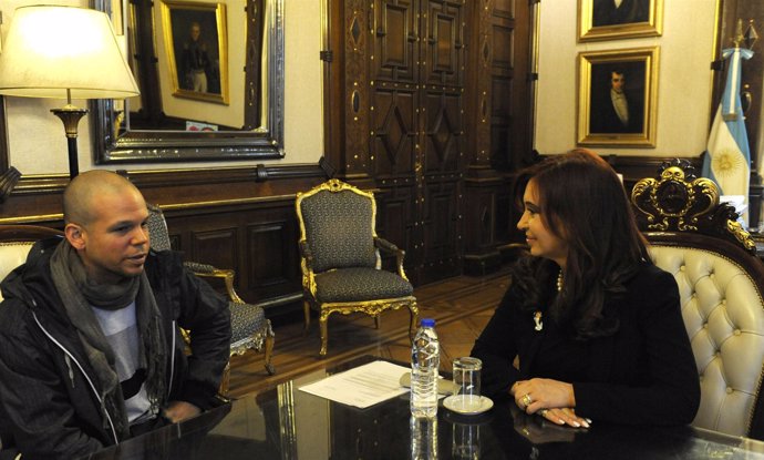 Cristina Fernández De Kirchner Con El Cantante De Calle 13