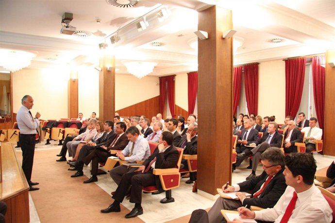 Sesión De Formación Del Equipo Comercail CAM