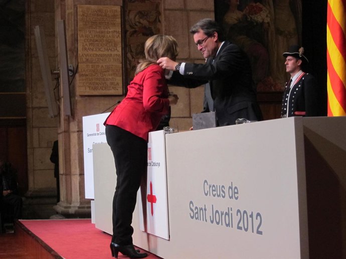 Artur Mas Con La Productora Isona Passola