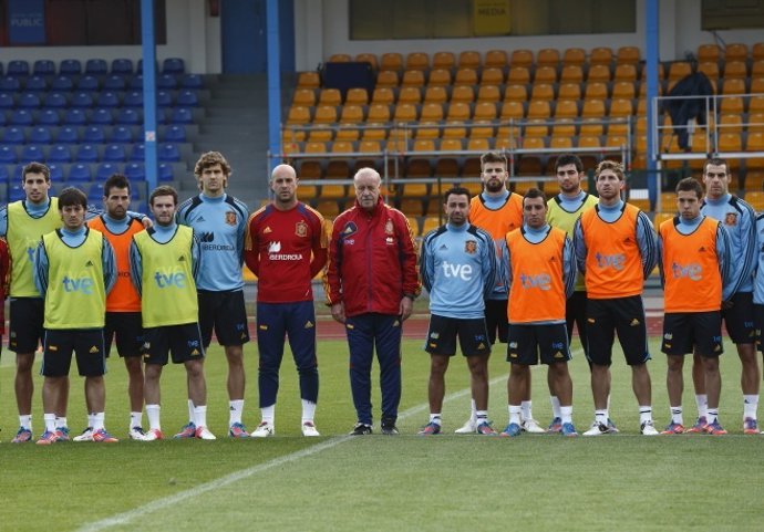 La Selección Española Guarda Un Minuto De Silencio Por La Muerte De Preciado